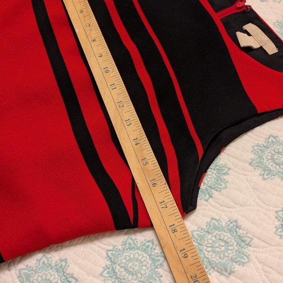 Banana Republic Red and Black Dress. Size 6P. - Picture 7 of 10